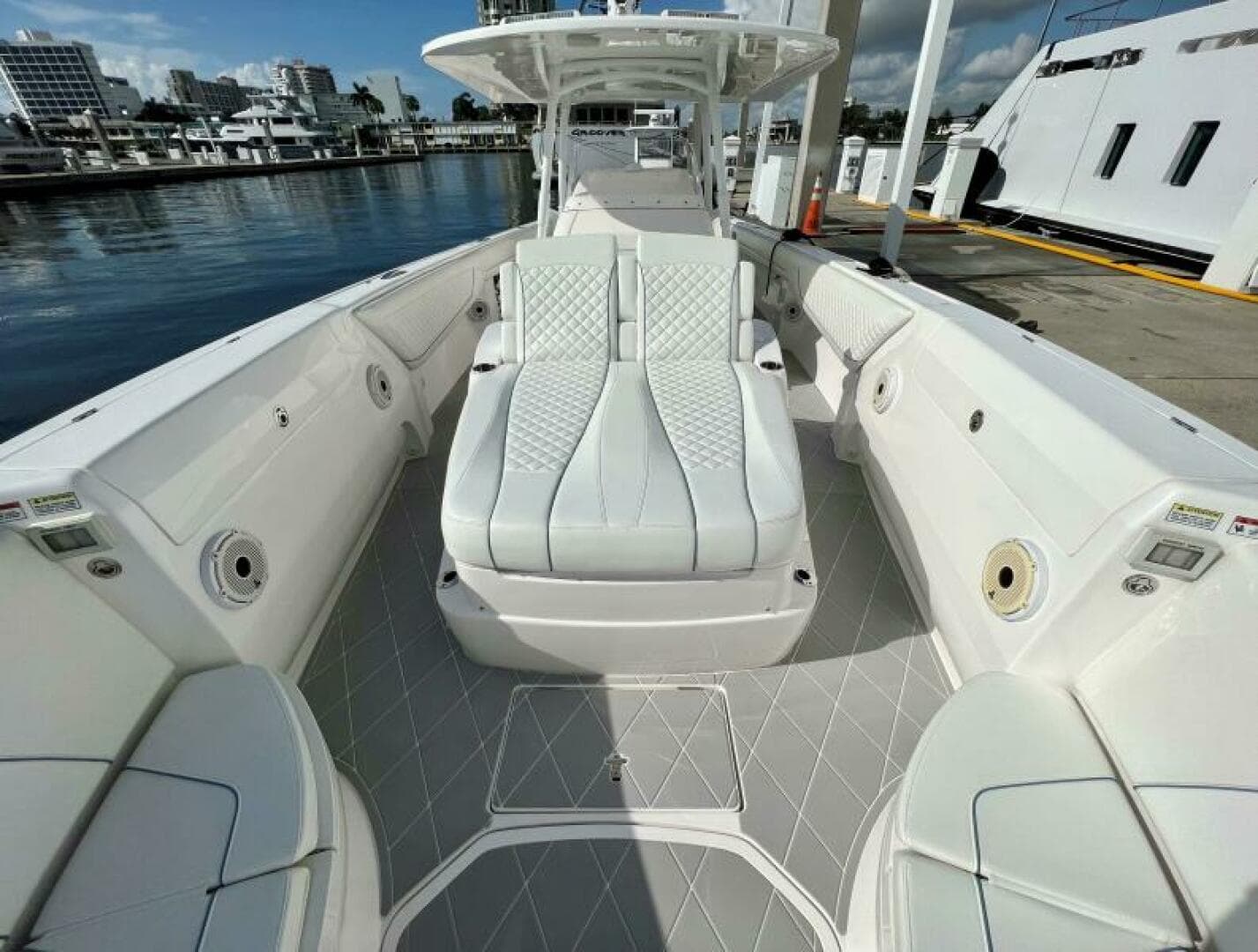 Talan't Show - Intrepid 40