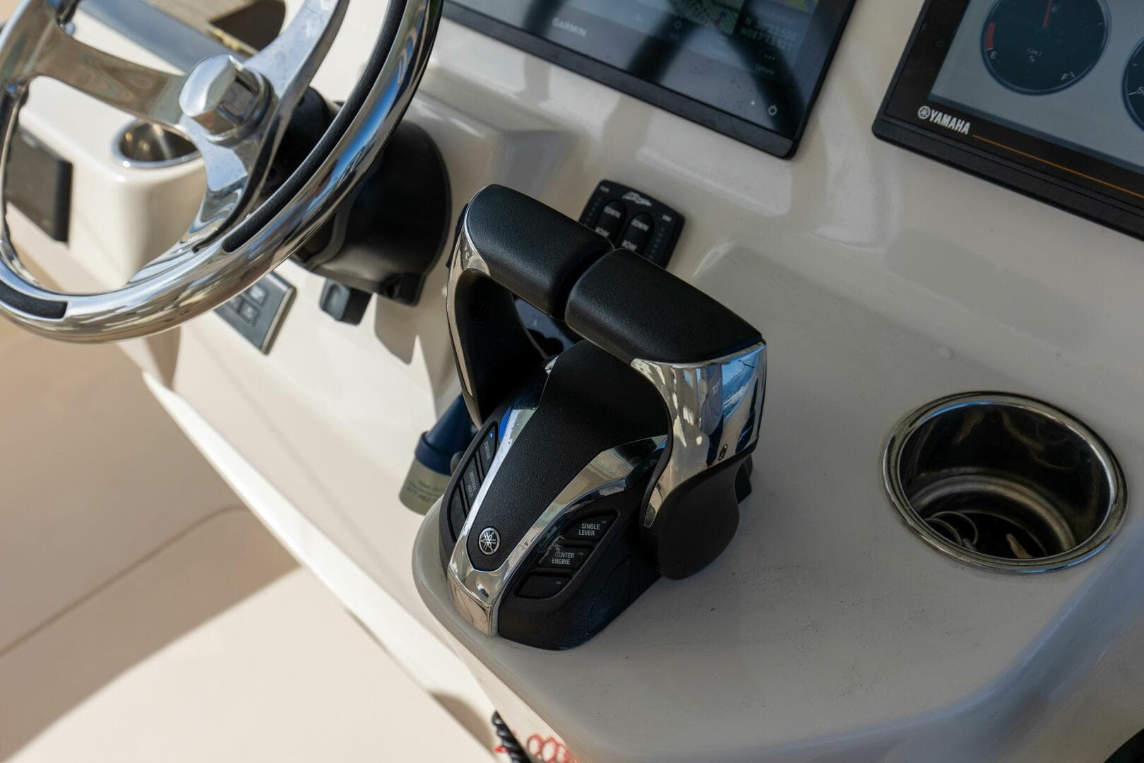 2022 32 Grady White Canyon 326 Electronics (5)