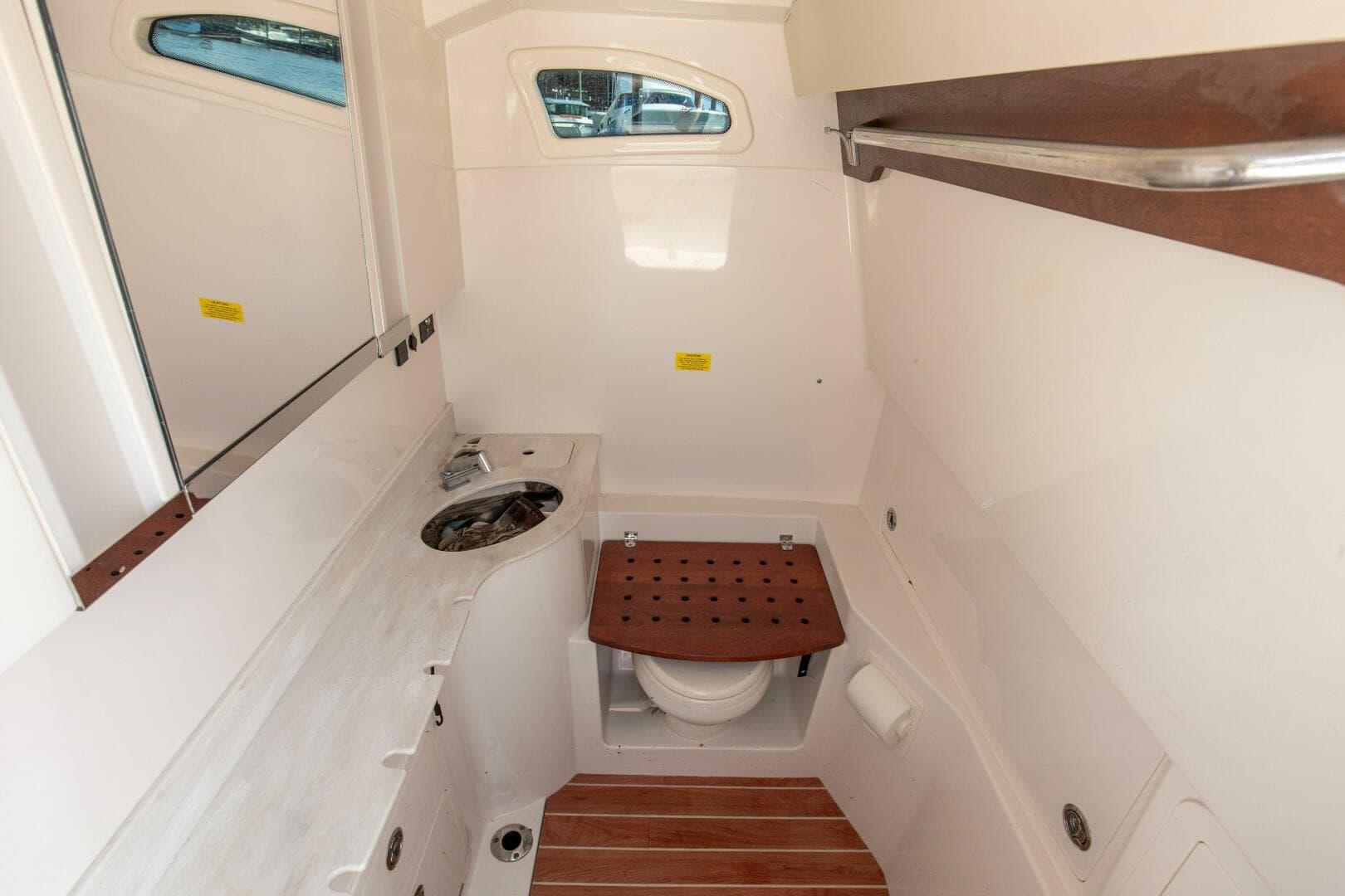 2022 32 Grady White Canyon 326 Head (1)