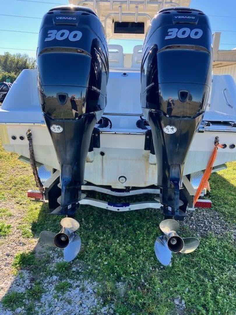 2008 Boston Whaler 320 Outrage