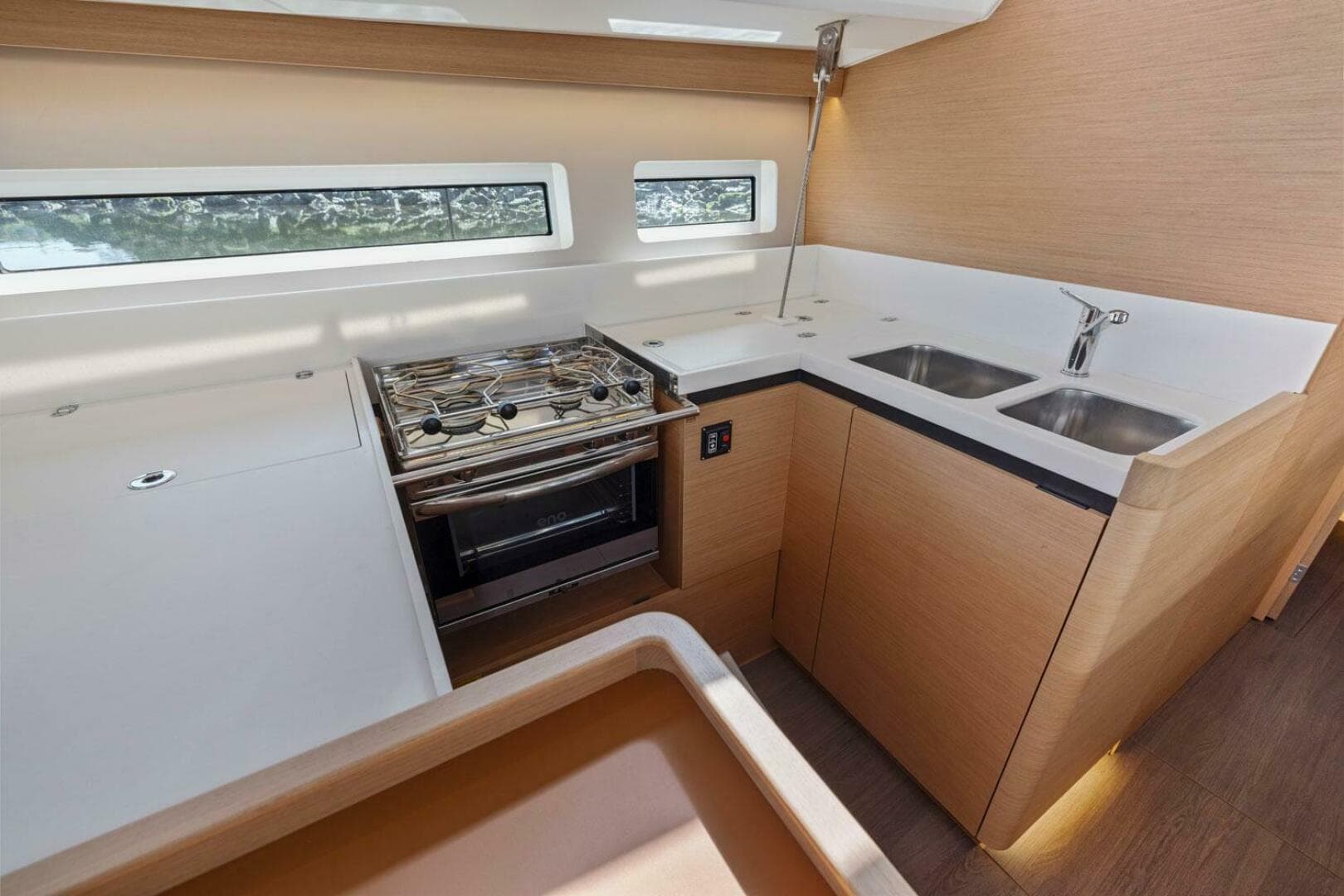 2022 Jeanneau Sun Odyssey 440