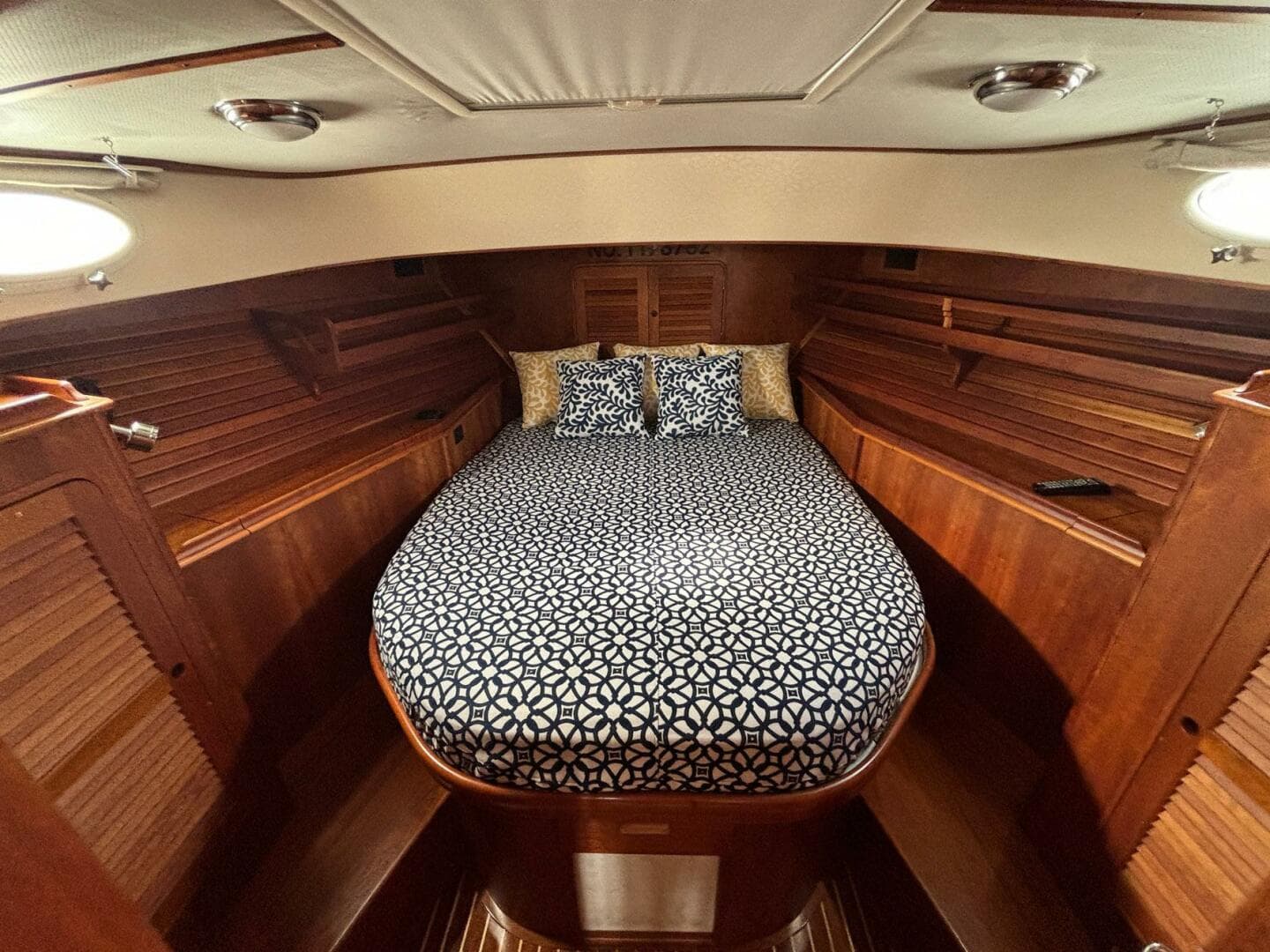 2005 Hinckley Talaria 44 Motor Yacht
