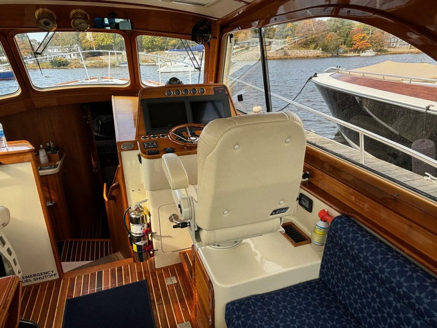 2005 Hinckley Talaria 44 Motor Yacht