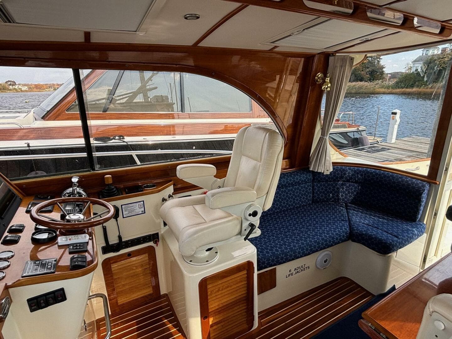 2005 Hinckley Talaria 44 Motor Yacht