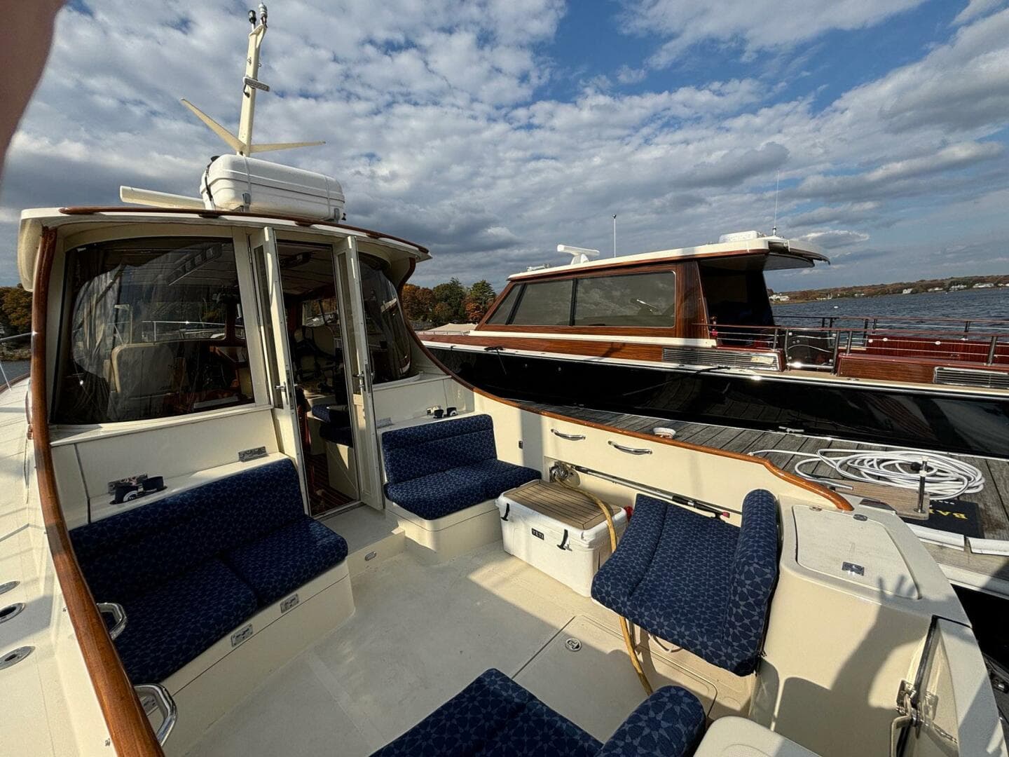 2005 Hinckley Talaria 44 Motor Yacht