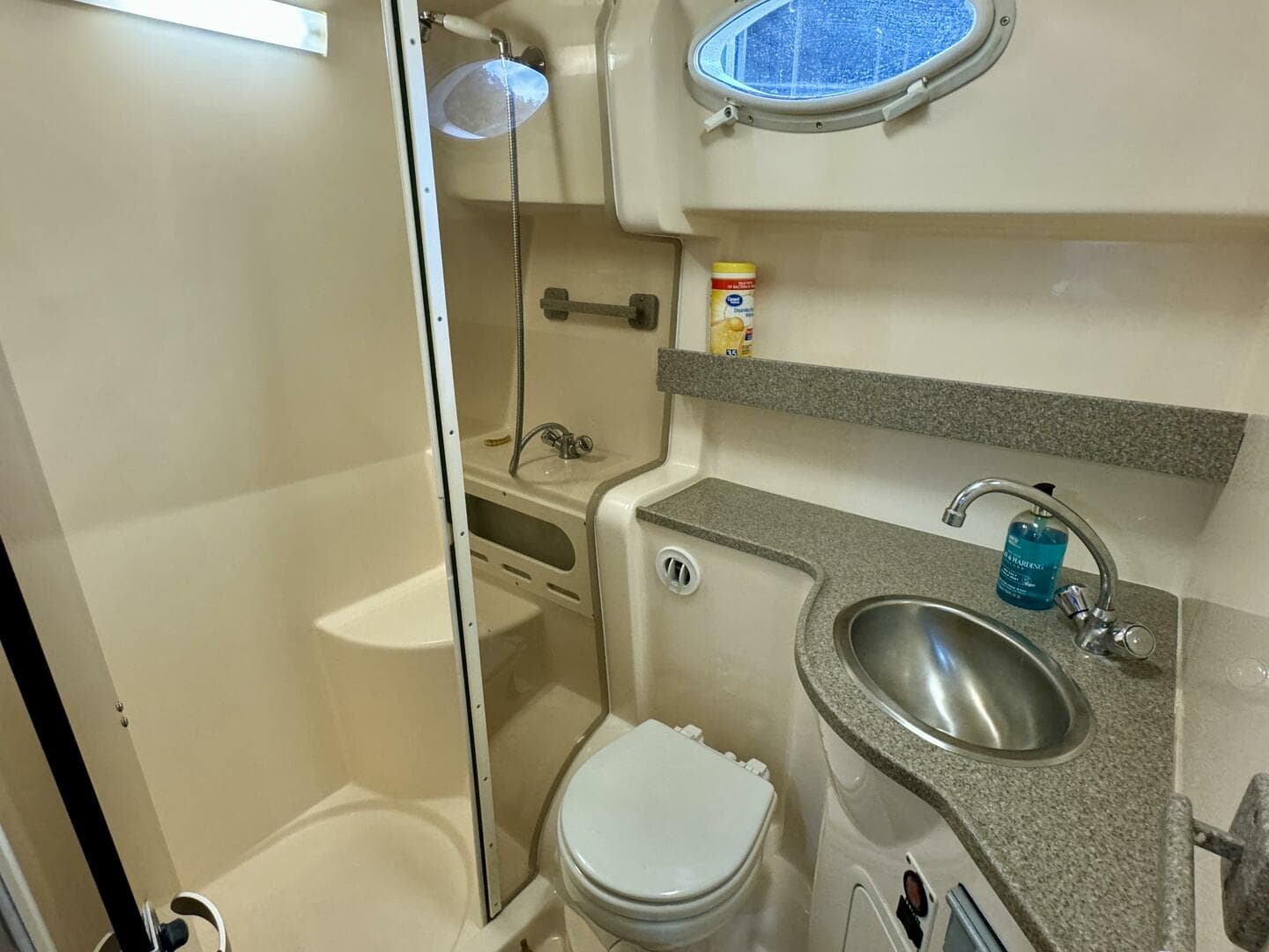 2004 Rinker 342 Fiesta Vee