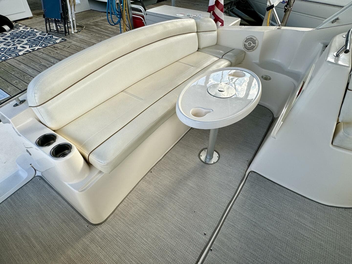 2004 Rinker 342 Fiesta Vee