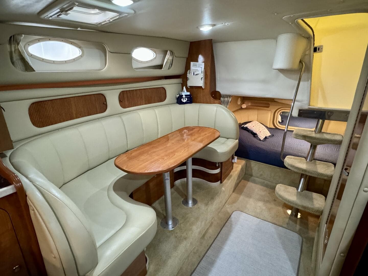 2004 Rinker 342 Fiesta Vee