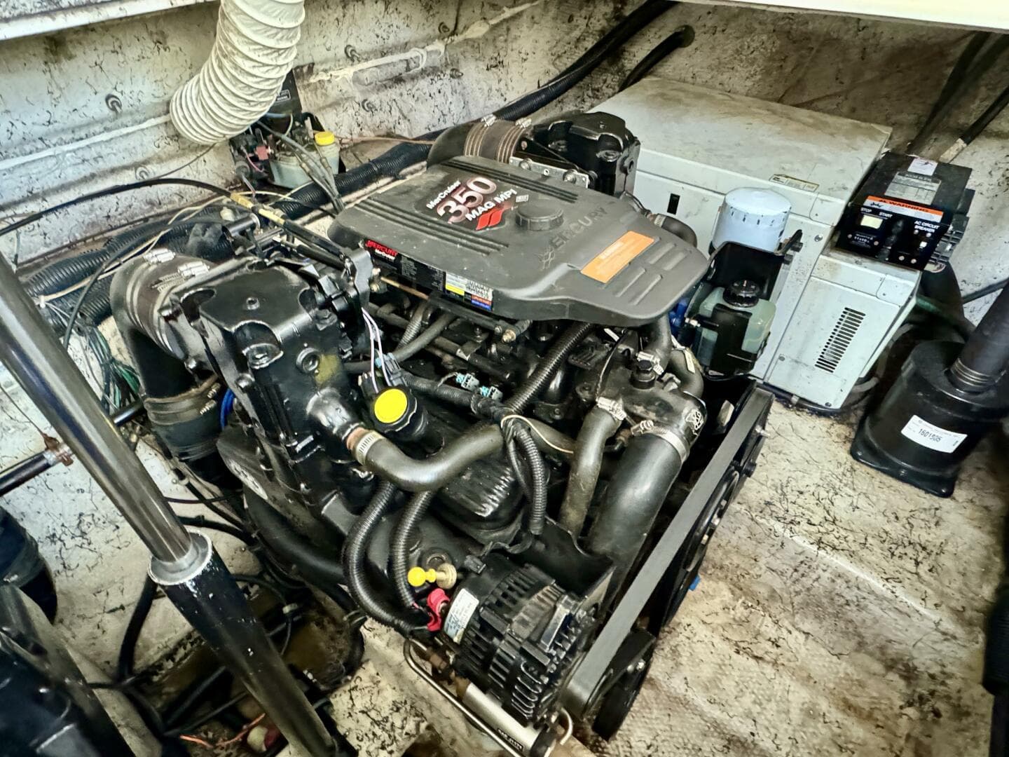 2004 Rinker 342 Fiesta Vee