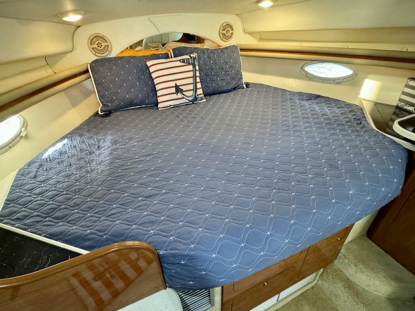 2004 Rinker 342 Fiesta Vee