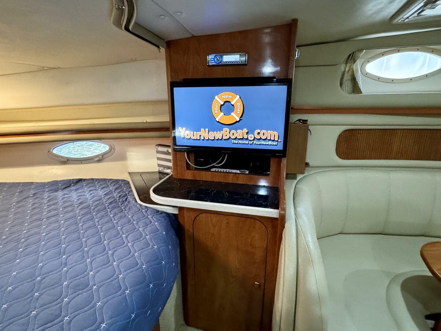 2004 Rinker 342 Fiesta Vee