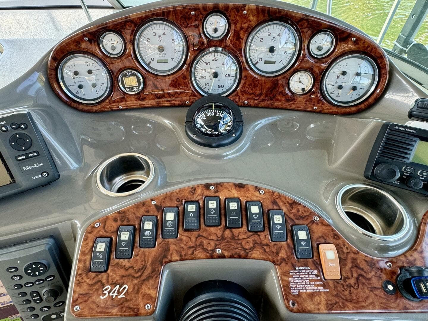 2004 Rinker 342 Fiesta Vee