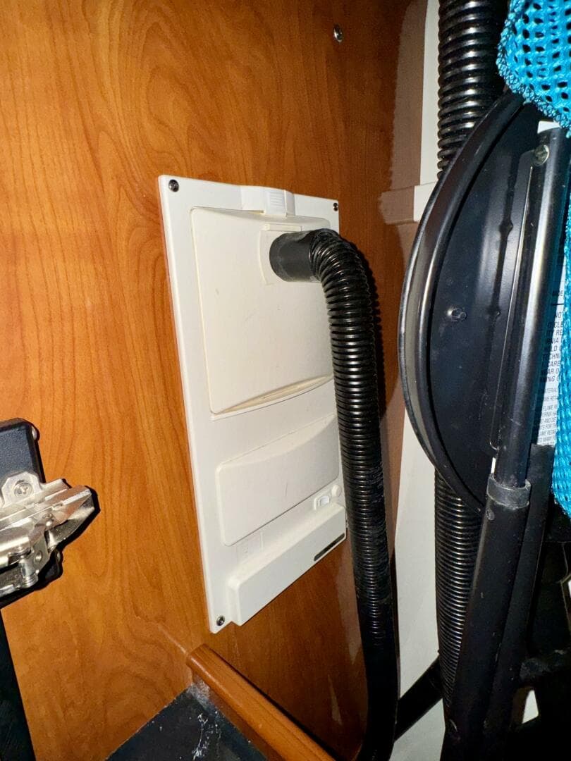 2004 Rinker 342 Fiesta Vee