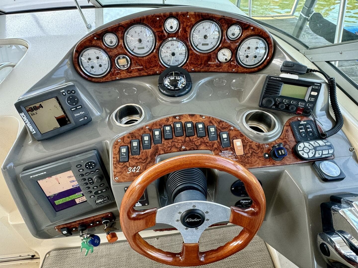 2004 Rinker 342 Fiesta Vee