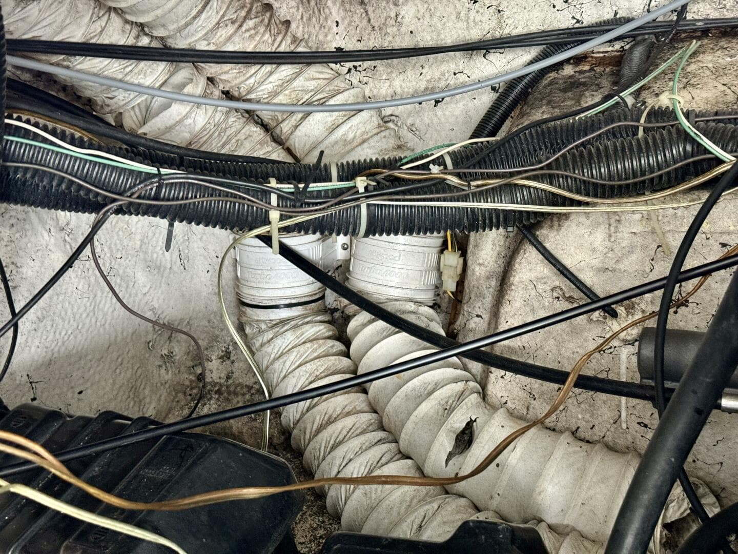 2004 Rinker 342 Fiesta Vee