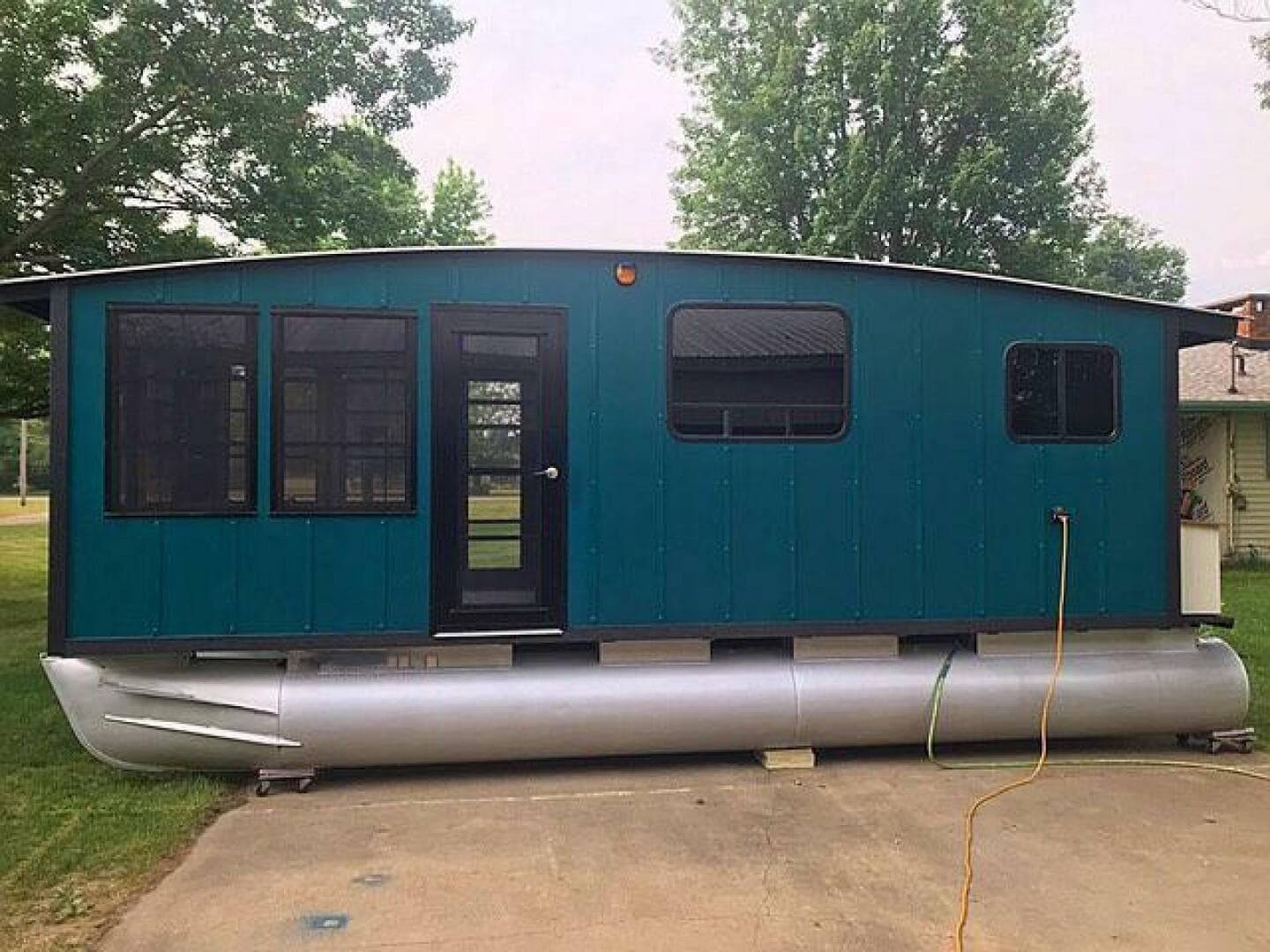 2023 Custom 25 Hadlee Houseboat
