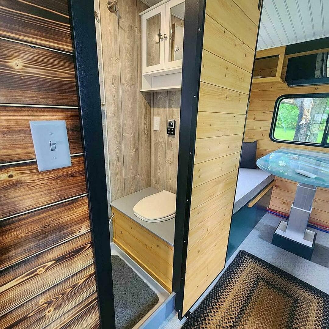 2023 Custom 25 Hadlee Houseboat