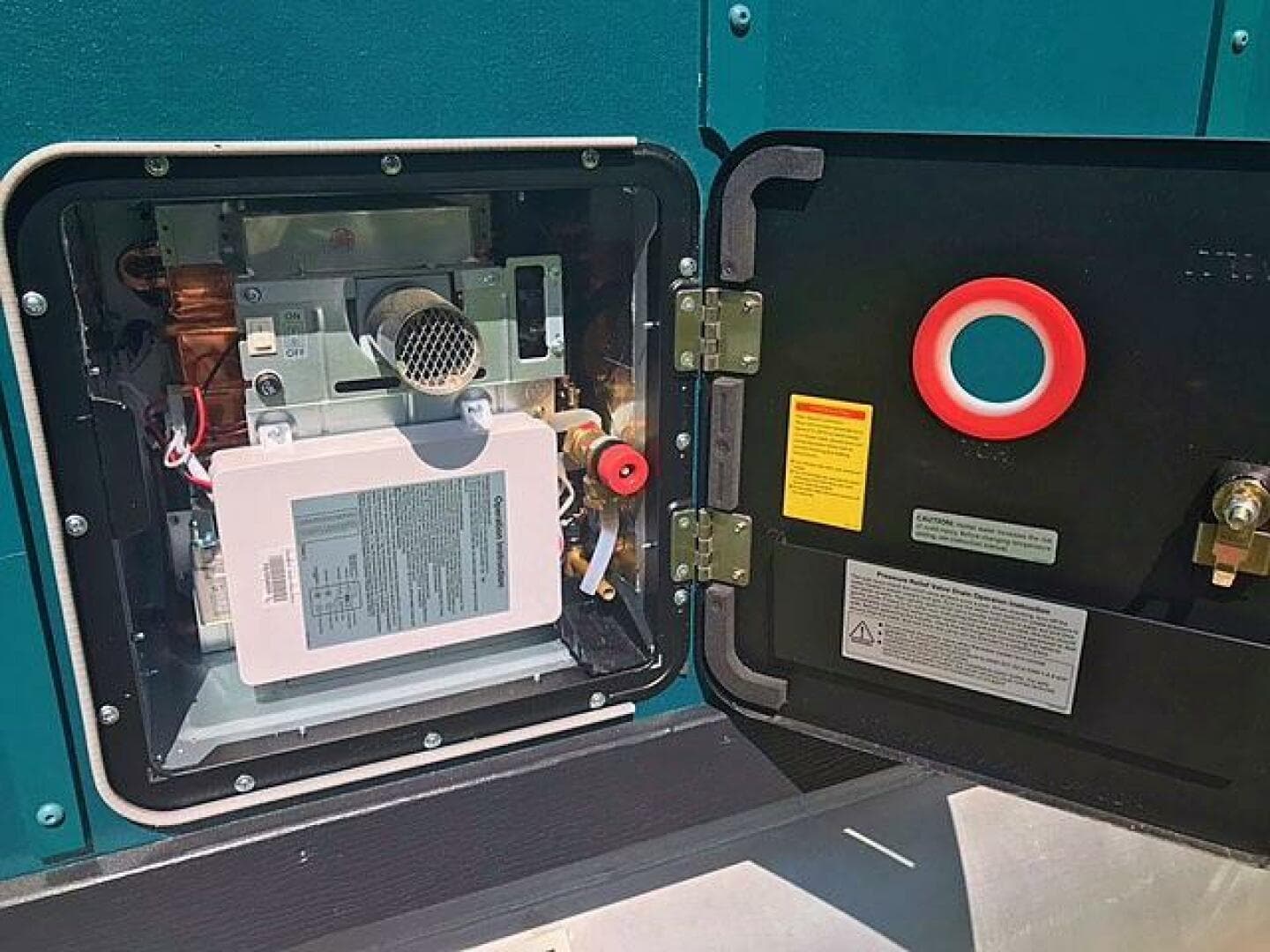 2023 Custom 25 Hadlee Houseboat