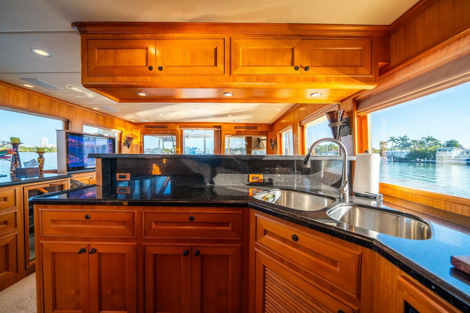2006 Offshore Yachts 72 Pilothouse