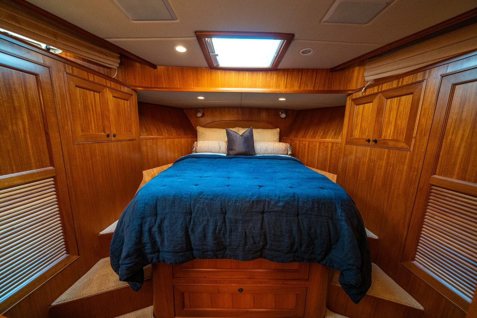 2006 Offshore Yachts 72 Pilothouse