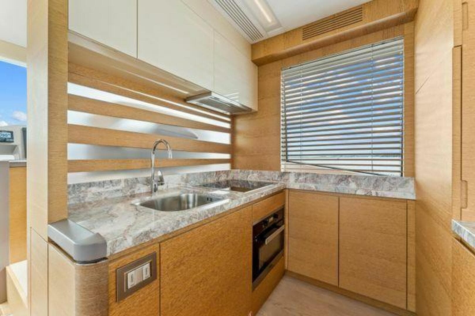 2018 Monte Carlo Yachts MCY 70