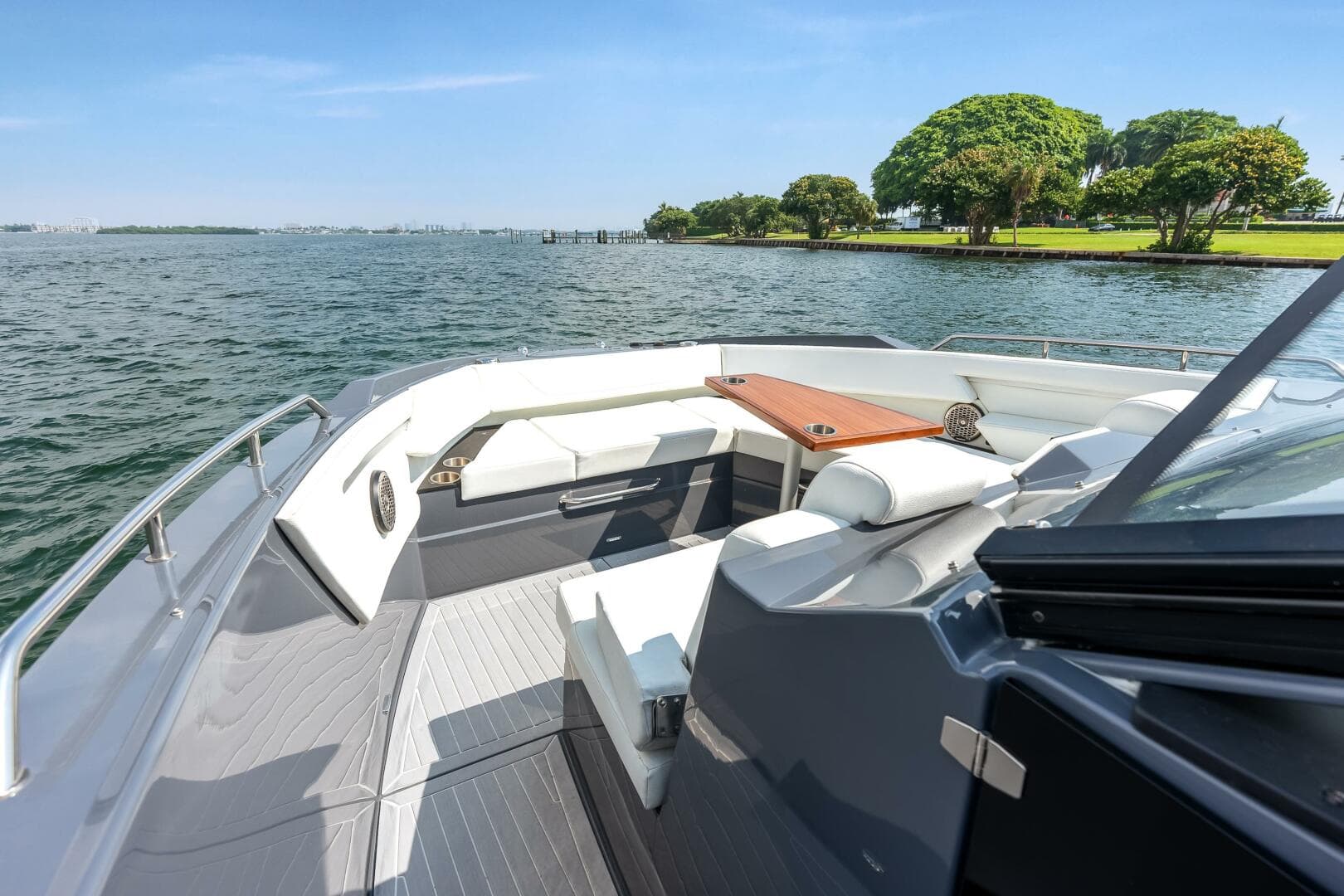 2023 Cruisers Yachts 42 GLS OB