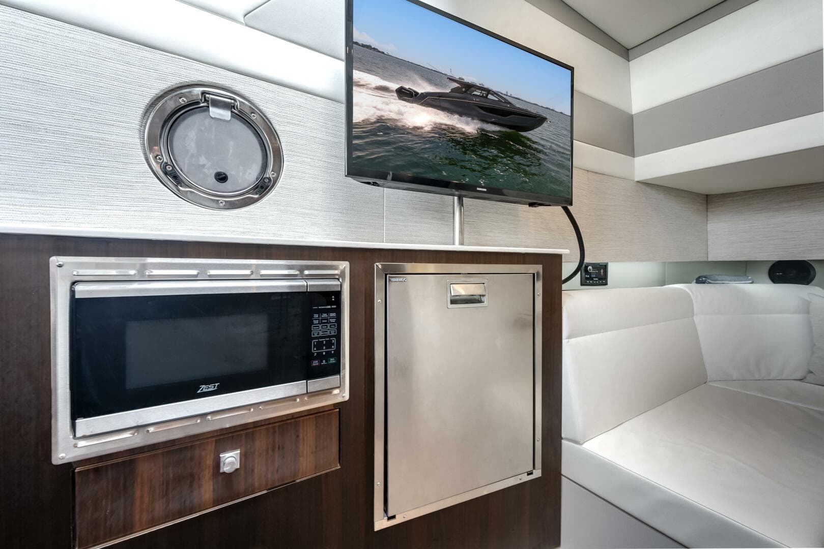 2023 Cruisers Yachts 42 GLS OB