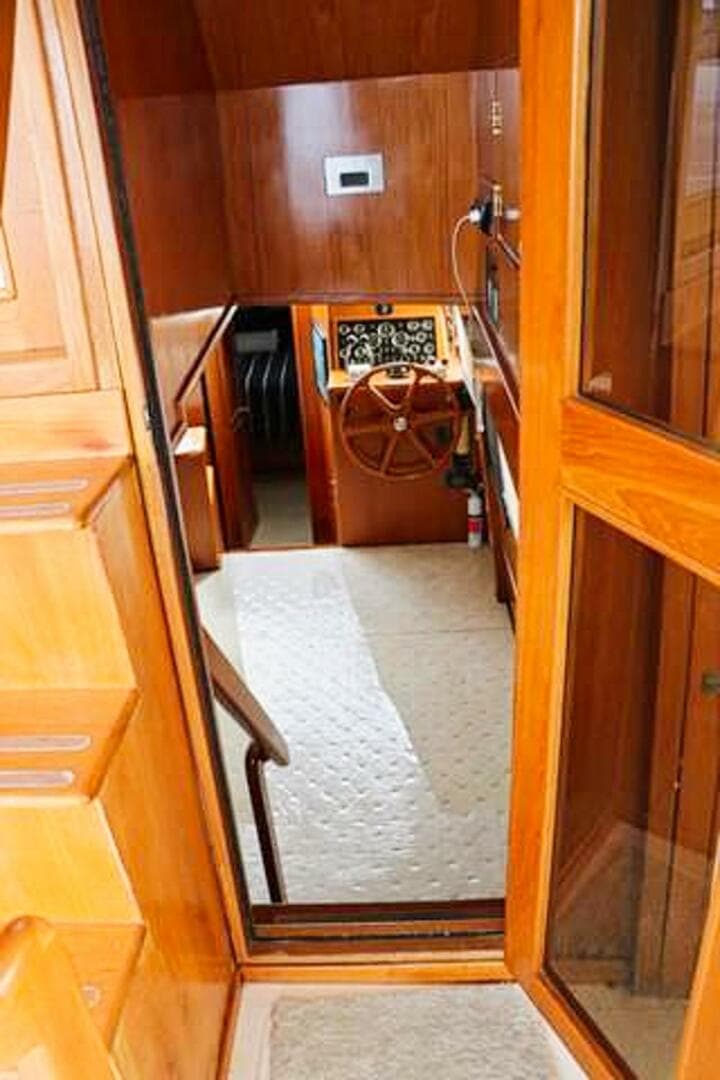 1988 Ocean Alexander Cockpit Motor Yacht 54