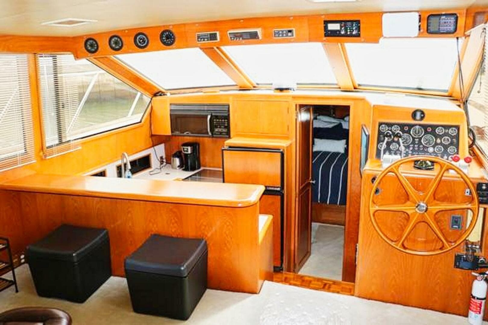 1988 Ocean Alexander Cockpit Motor Yacht 54