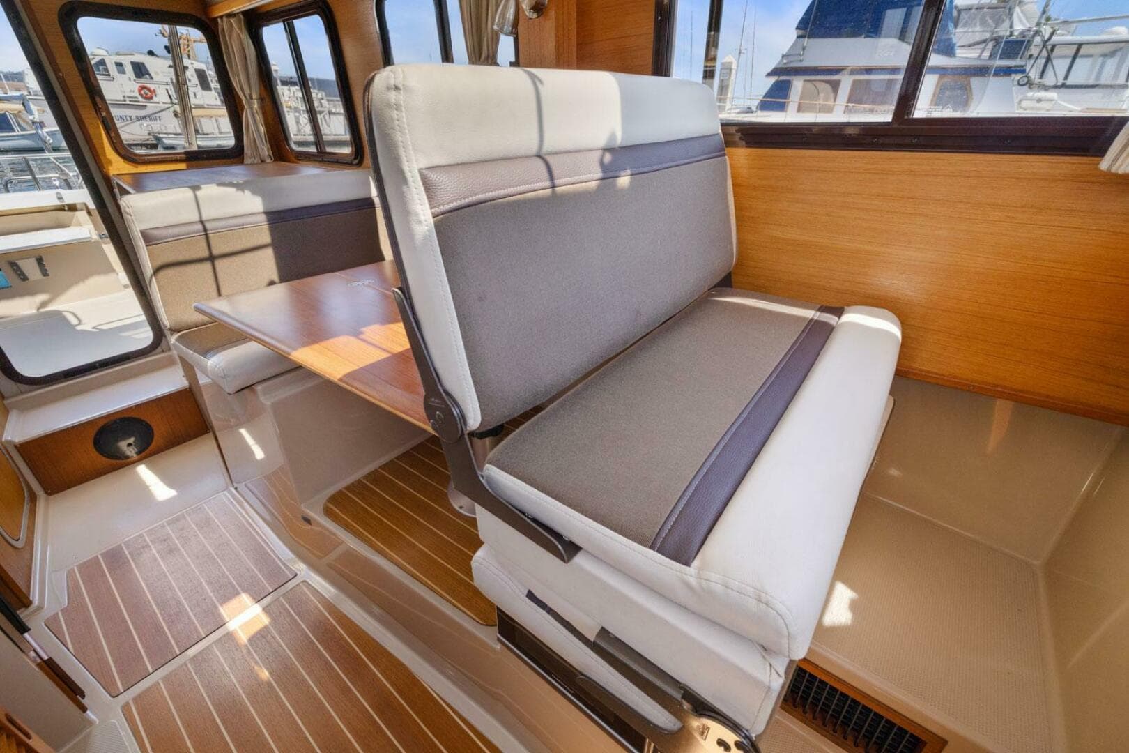 2014 Ranger Tugs R-27