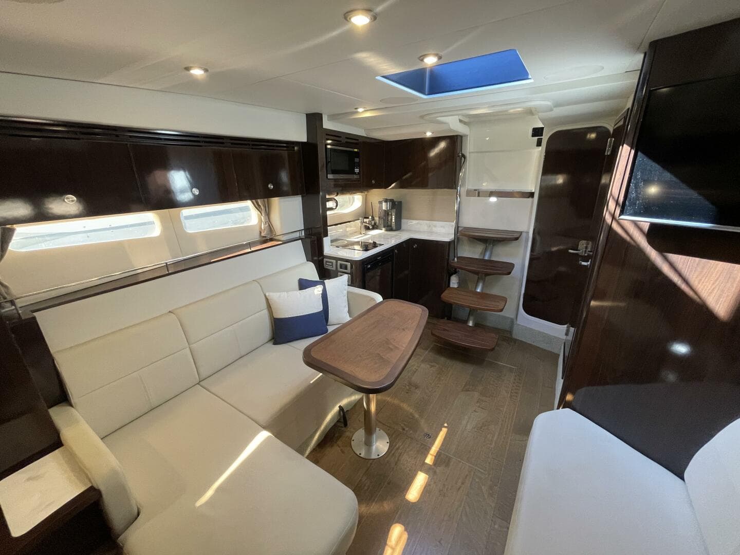 2019 Sundancer 350 Coupe