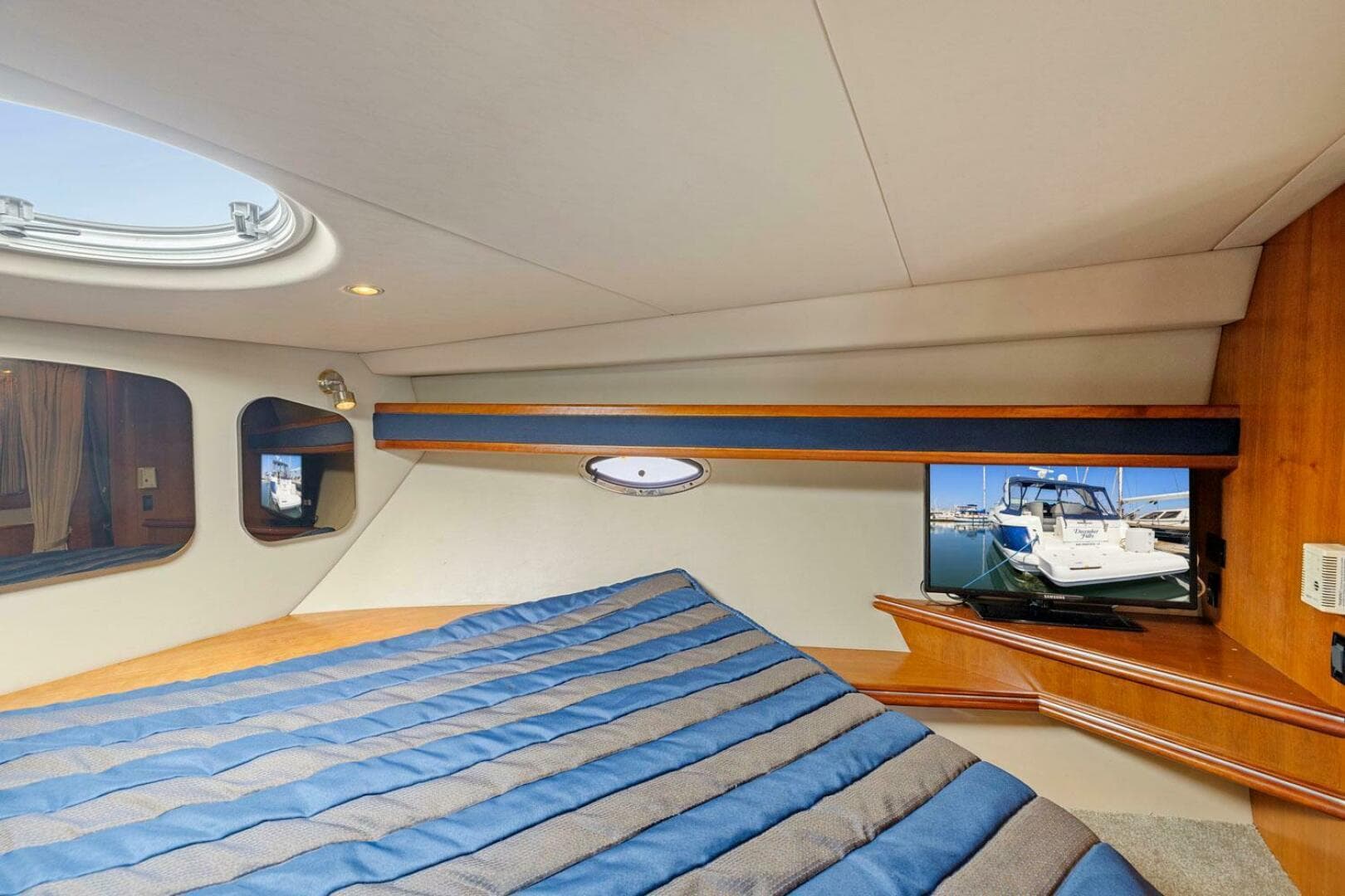 2006 Cruisers Yachts 370 Express