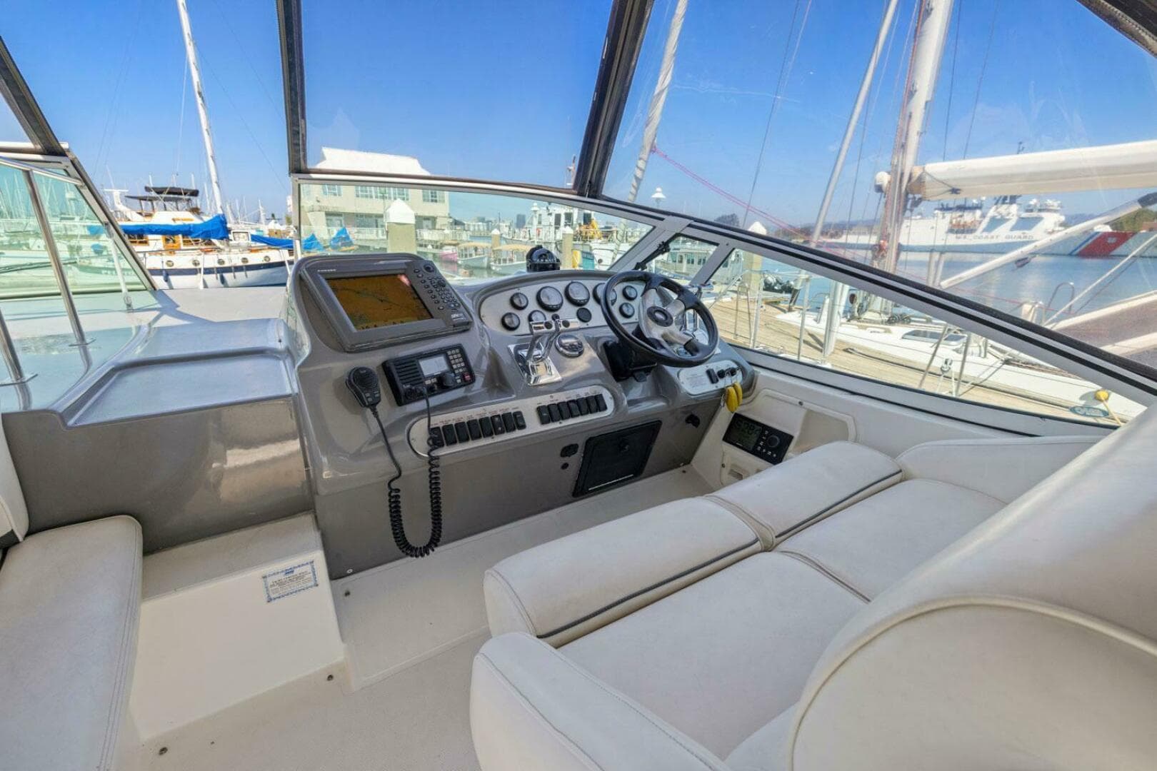 2006 Cruisers Yachts 370 Express