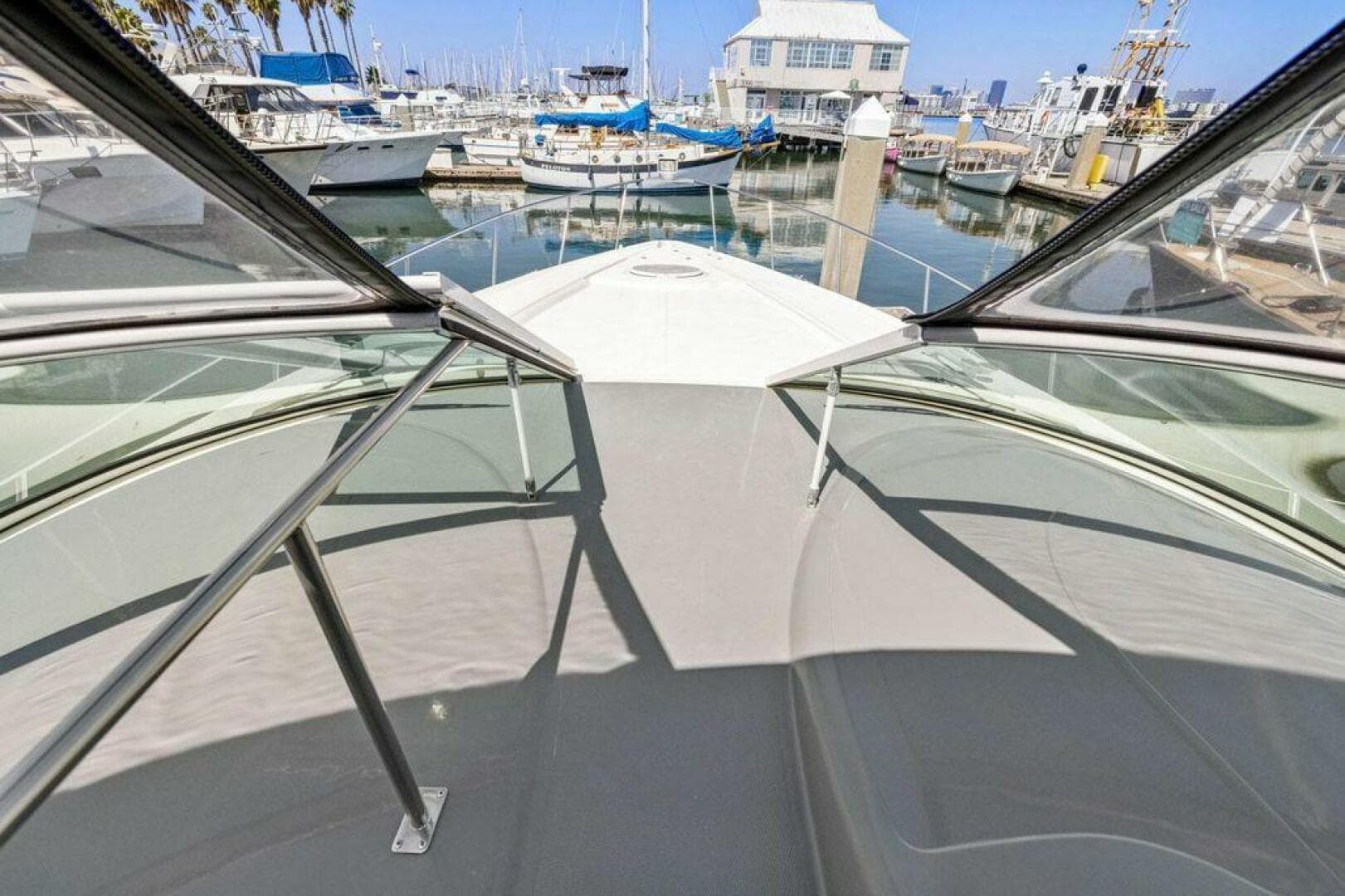 2006 Cruisers Yachts 370 Express