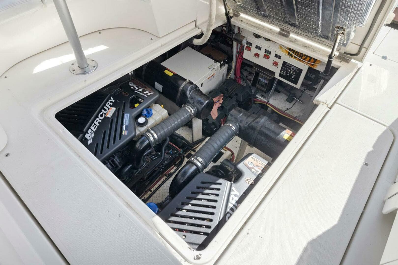 2006 Cruisers Yachts 370 Express