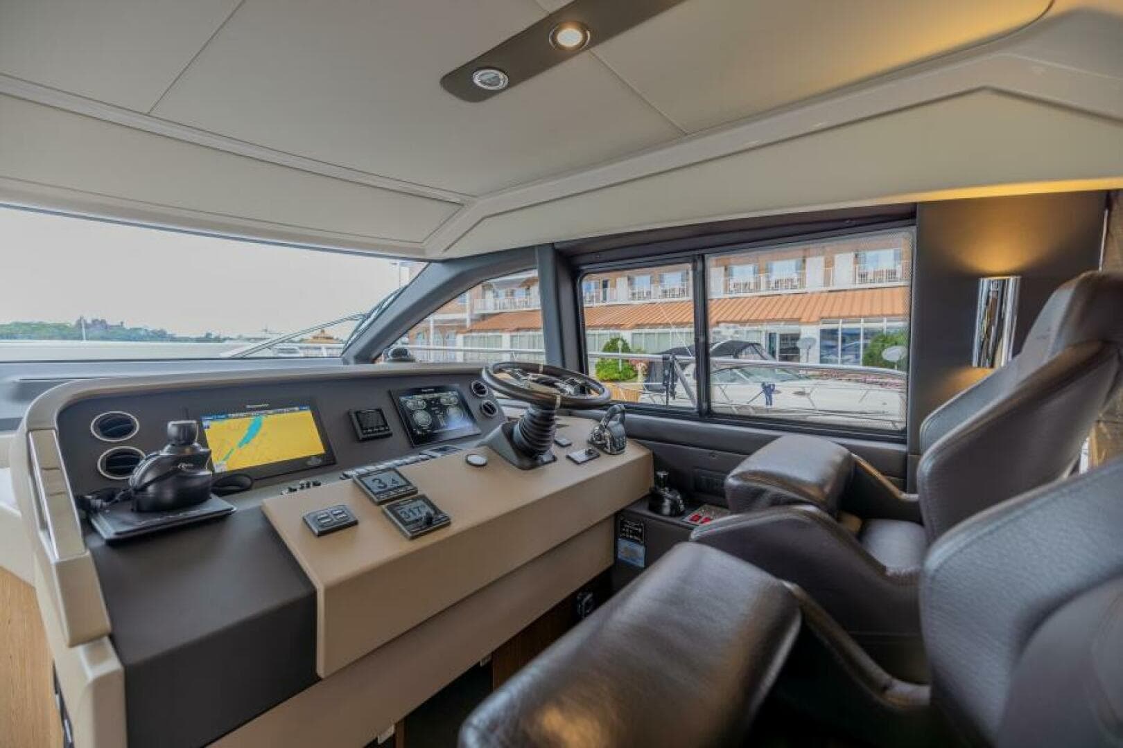 2018 Azimut Flybridge