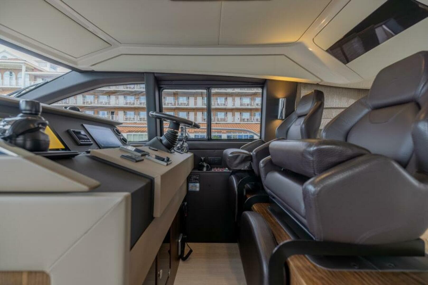 2018 Azimut Flybridge