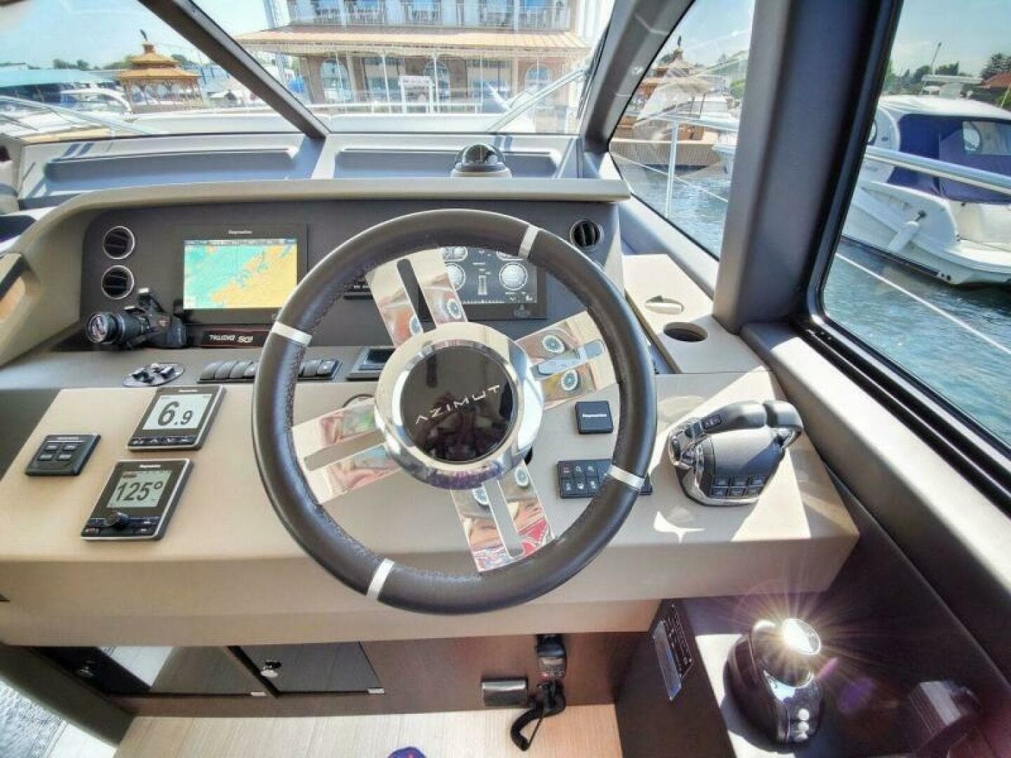2018 Azimut Flybridge