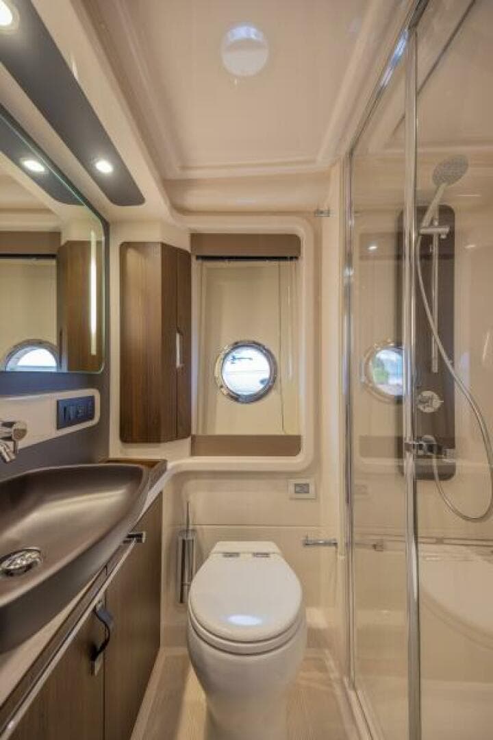 2018 Azimut Flybridge