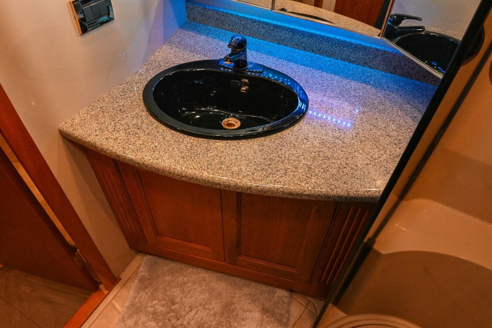 2002 Cruisers Yachts 5000 Sedan Sport