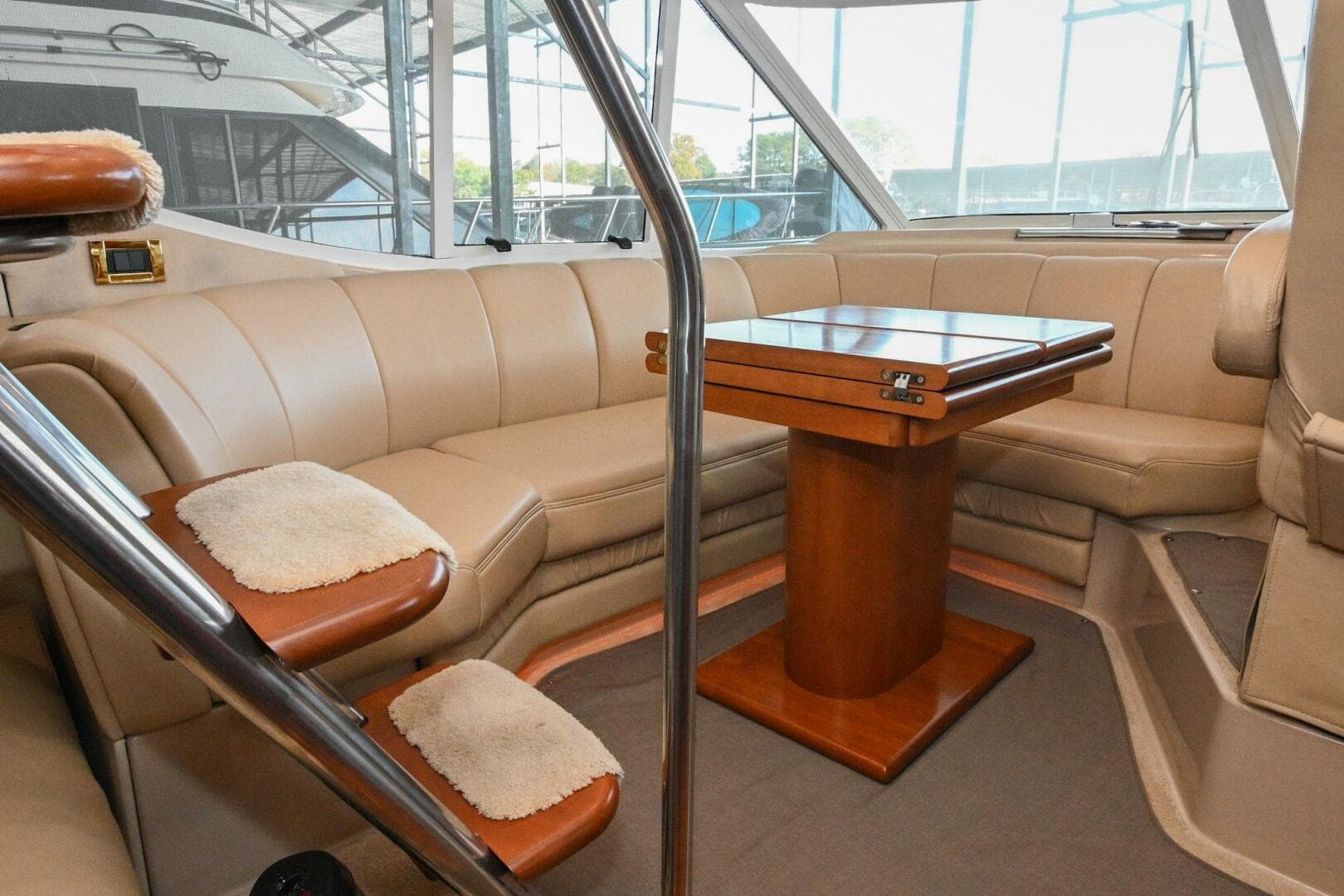 2002 Cruisers Yachts 5000 Sedan Sport