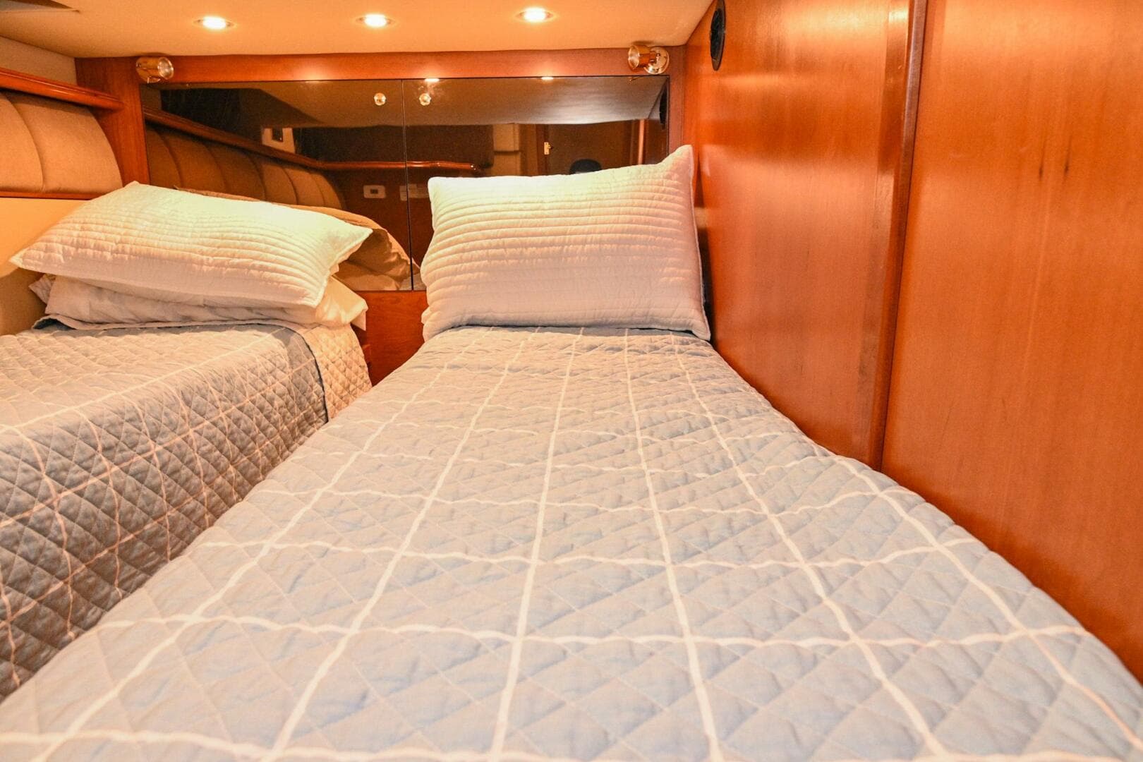 2002 Cruisers Yachts 5000 Sedan Sport