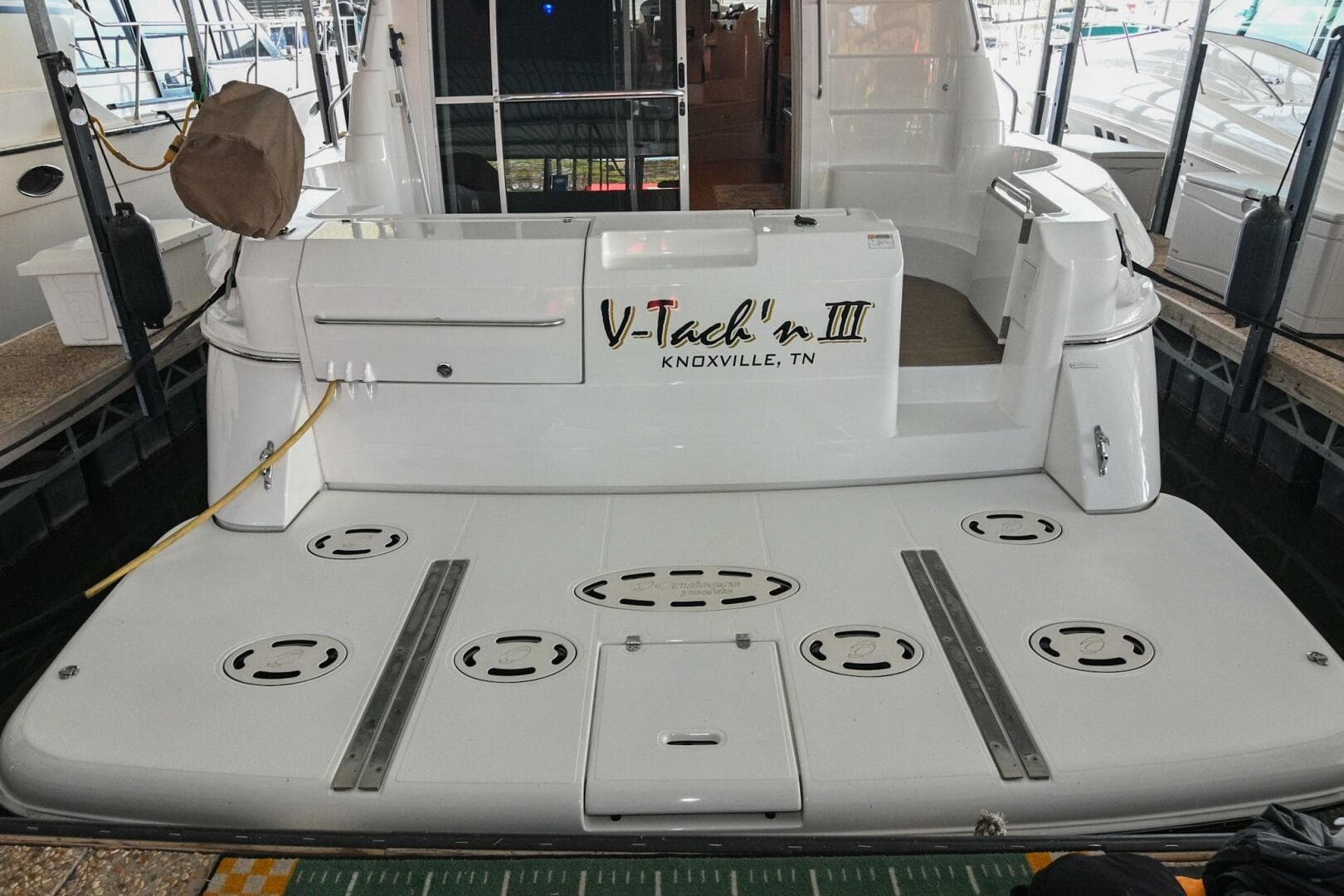 2002 Cruisers Yachts 5000 Sedan Sport