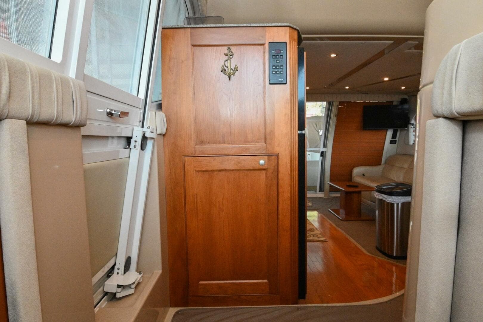 2002 Cruisers Yachts 5000 Sedan Sport