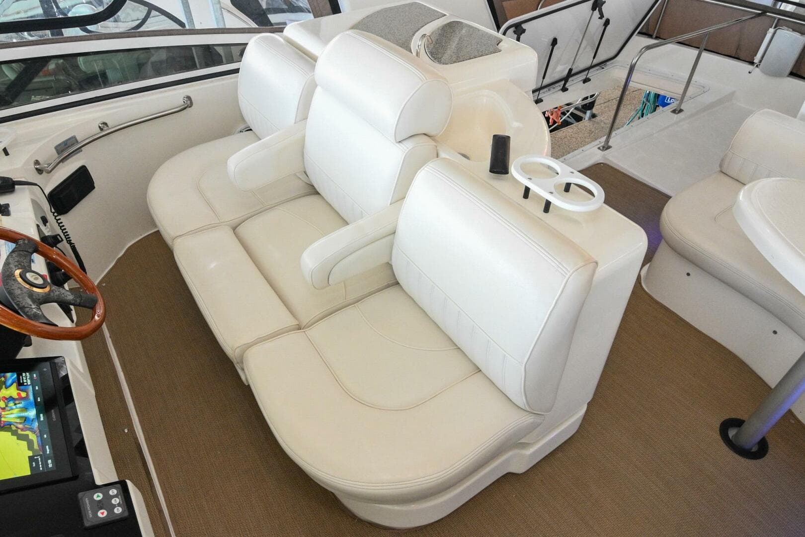 2002 Cruisers Yachts 5000 Sedan Sport