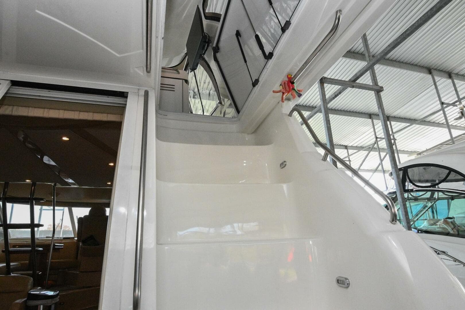 2002 Cruisers Yachts 5000 Sedan Sport