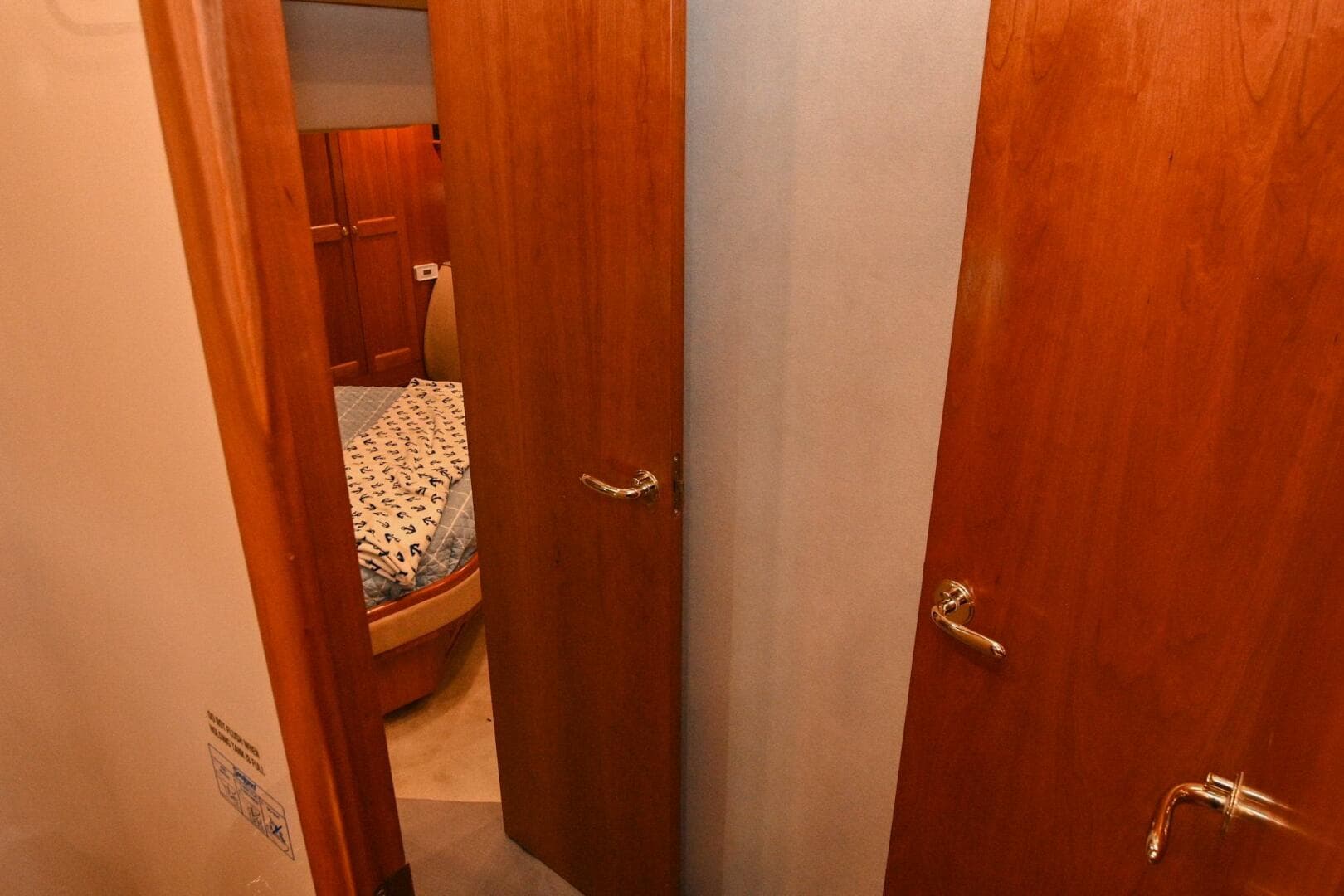 2002 Cruisers Yachts 5000 Sedan Sport