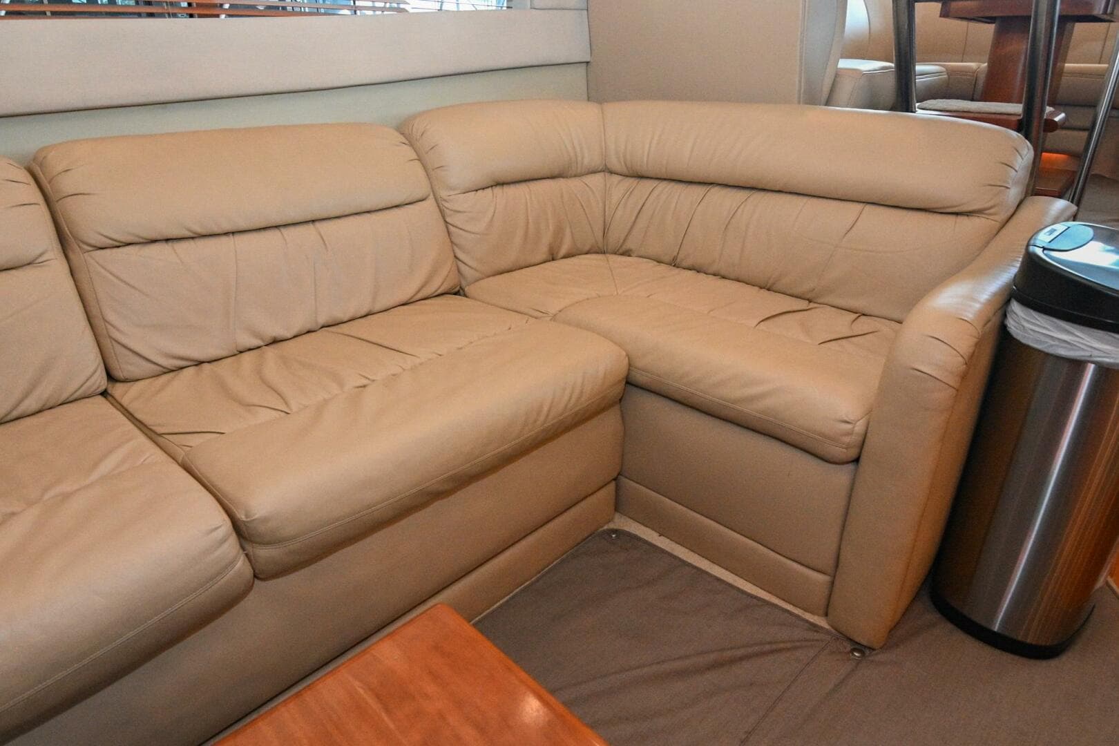 2002 Cruisers Yachts 5000 Sedan Sport