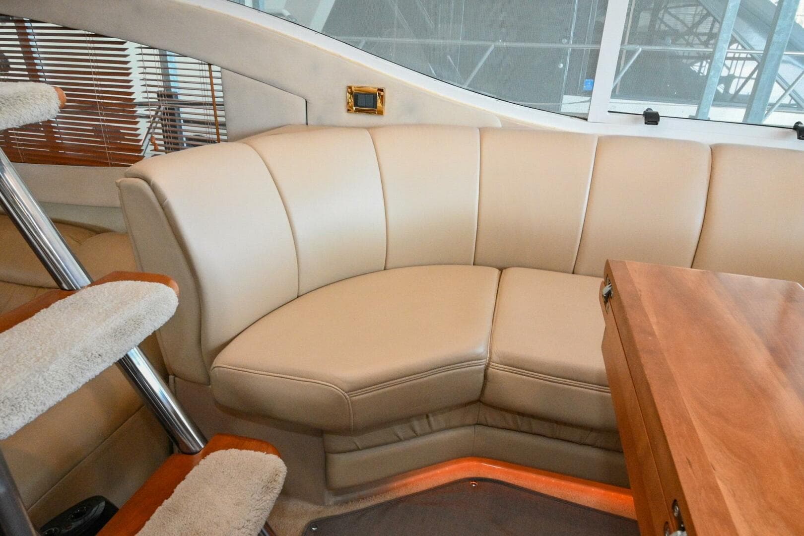 2002 Cruisers Yachts 5000 Sedan Sport