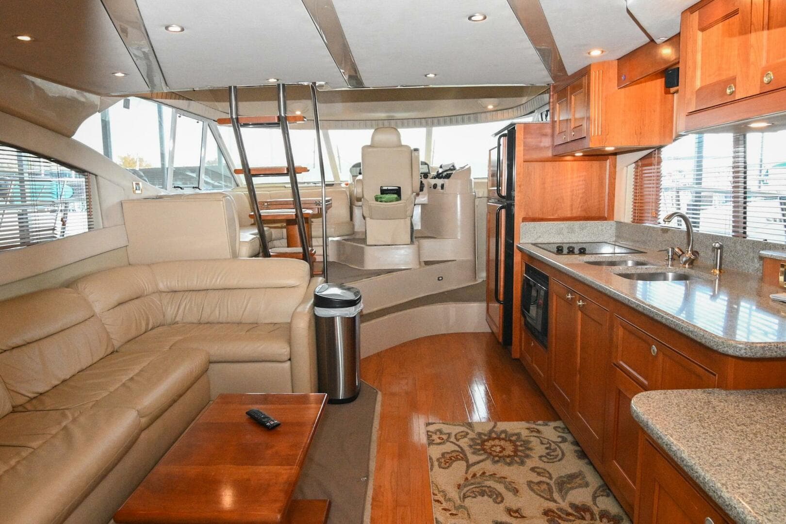 2002 Cruisers Yachts 5000 Sedan Sport